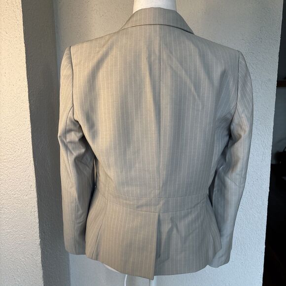 Calvin Klein Women’s Light Gray Pinstriped Suit Jacket Blazer /Pockets Size 10P - Picture 3 of 9